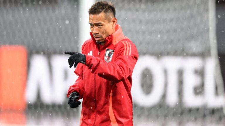 Reaksi Hajime Moriyasu dan Yuto Nagatomo saat Pesawat dari Tokyo ke Jakarta Terpaksa Putar Balik karena Masalah Mesin