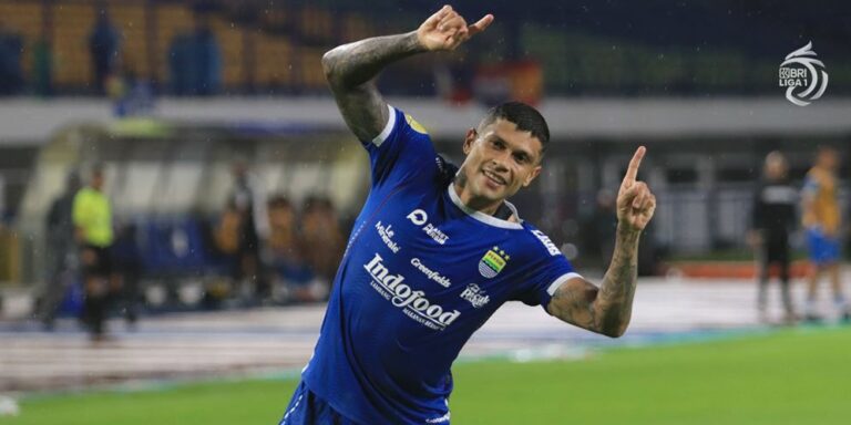 3 Pemain Dilewati, Assist Indah Ciro Alves di Stadion Haji Agus Salim!