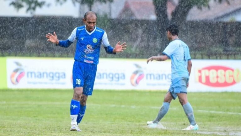 Berusia Setengah Abad, Mantan Bek Timnas Indonesia Jadi Pemain Tertua di Liga 4 Jatim